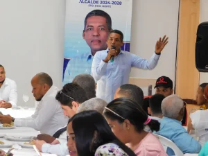 Carlos Ortiz juramenta dirigente en Sabana Perdida Sur